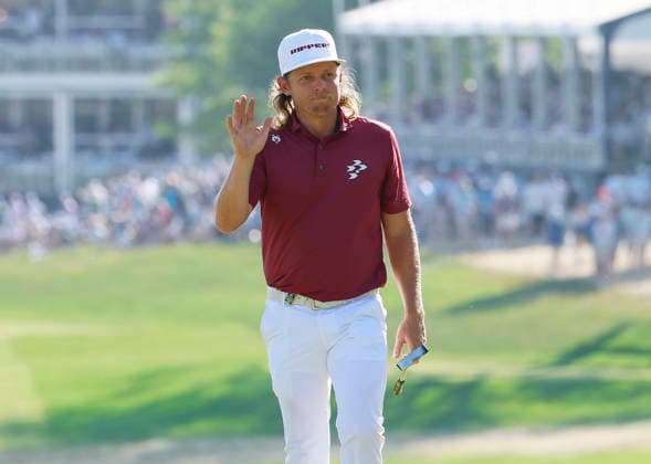 Cameron Smith of Australia waves to the gallery as he walks onto the 18th green during the final round at the 2026 PGA, Golf Herren Championship at Aronimink Golf Club in Newtown Square, Pennsylvania, on Sunday, May 17, 2026.  PHI20260517874 LAURENCExKESTERSON