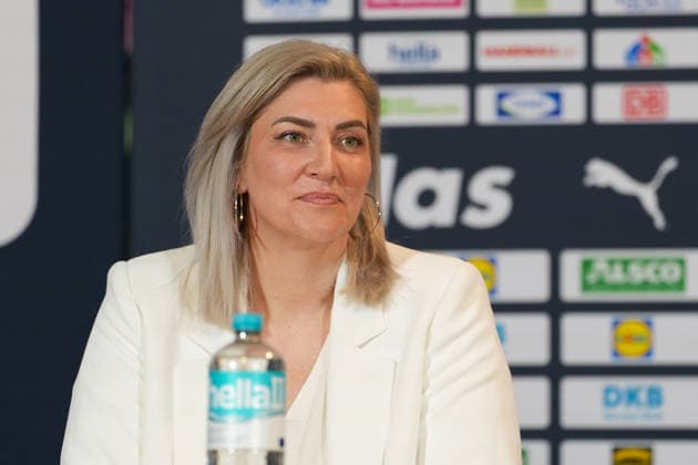 Die dreifache Champions-League-Siegerin Anja Althaus wird als Botschafterin fuer die Handball-Weltmeisterschaft 2027 in Deutschland vorgestellt. Deutschland vs Daenmark, Manner Freundschaftspiel, LanXESS Arena, Koeln, GER, 17.05.2026 Foto: HMB Media Scott W. Coleman Koeln LanXESS Arena Nordrhein-Westfalen GER Copyright: xScottxW.xColemanx
