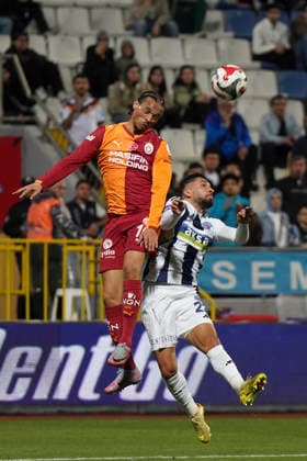 ISTANBUL, TURKEY - MAY 17: Kamil Ahmet Corekci (R) of Kasimpasa and Leroy Sane (L) of Galatasaray during the Trendyol Turkish Süper League match between Kasimpasa SK and Galatasaray SK at Recep Tayyip Erdogan Stadium on May 17, 2026 in Istanbul, Turkey. (Photo by Seskimphoto ) Kasimpasa v Galatasaray -- Turkish Super League 