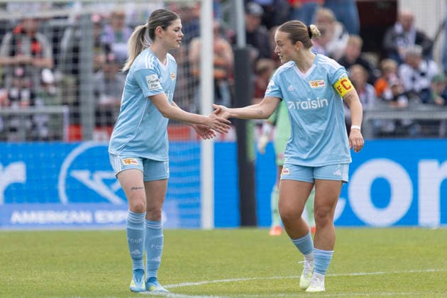 Google Pixel Frauen Bundesliga: Eintracht Frankfurt - 1. FC Union Berlin, 17.05.2026 Eileen Campbell (1. FC Union Berlin 10) & Lisa Heiseler (1. FC Union Berlin 7) klatschen nach einem Tor ab, Eintracht Frankfurt - 1. FC Union Berlin, Frankfurt, Stadion am Brentanobad, 17.5.2026 Copyright: xBEAUTIFULxSPORTS Gawlikx