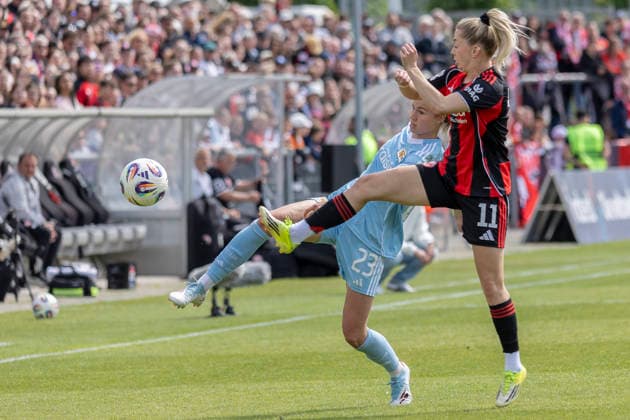 Google Pixel Frauen Bundesliga: Eintracht Frankfurt - 1. FC Union Berlin, 17.05.2026 Nele Bauereisen (1. FC Union Berlin 23) & Nina Lührßen Lührssen (Eintracht Frankfurt 11) im Zweikampf um den Ball, Eintracht Frankfurt - 1. FC Union Berlin, Frankfurt, Stadion am Brentanobad, 17.5.2026 Copyright: xBEAUTIFULxSPORTS Gawlikx