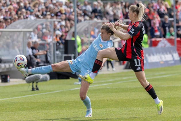 Google Pixel Frauen Bundesliga: Eintracht Frankfurt - 1. FC Union Berlin, 17.05.2026 Nele Bauereisen (1. FC Union Berlin 23) & Nina Lührßen Lührssen (Eintracht Frankfurt 11) im Zweikampf um den Ball, Eintracht Frankfurt - 1. FC Union Berlin, Frankfurt, Stadion am Brentanobad, 17.5.2026 Copyright: xBEAUTIFULxSPORTS Gawlikx