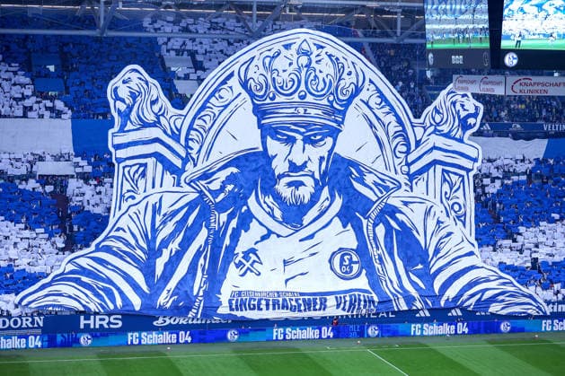 17.05.2026, Fußball, FC Schalke 04 - Eintracht Braunschweig, 34. Spieltag, 2. Fußball Bundesliga, Veltins-Arena Gelsenkirchen, Saison 2025 2026: Zuschauer Fans Ultras bei der Choreo Choreografie vor dem Spiel über alle Tribünen verteilt DFB regulations prohibit any use of photographs as image sequences and or quasi-video. Nordrhein-Westfalen Deutschland