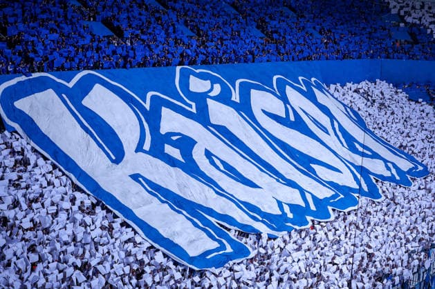 17.05.2026, Fußball, FC Schalke 04 - Eintracht Braunschweig, 34. Spieltag, 2. Fußball Bundesliga, Veltins-Arena Gelsenkirchen, Saison 2025 2026: Zuschauer Fans Ultras bei der Choreo Choreografie vor dem Spiel über alle Tribünen verteilt DFB regulations prohibit any use of photographs as image sequences and or quasi-video. Nordrhein-Westfalen Deutschland
