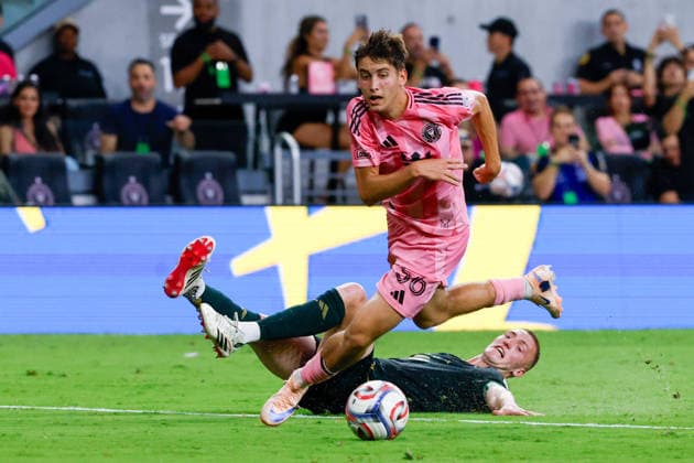 MIAMI, FL - MAY 17: Inter Miami midfielder Preston Plambeck (59) runs with the ball during the MLS, Fussball Herren, USA game between Inter Miami CF and Portland Timbers at NU Stadium on May 17, 2026 in Miami,Florida.(Photo by Chris Arjoon Icon Sportswire) SOCCER: MAY 17 MLS Inter Miami CF vs Portland EDITORIAL USE ONLY Icon2605170010015