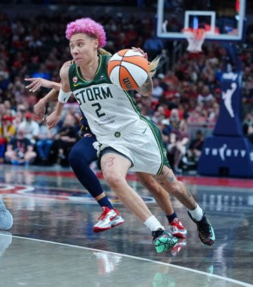 INDIANAPOLIS, IN - MAY 17: Seattle Storm guard Natisha Hiedeman (2) drives to the basket against the Indiana Fever on May 17, 2026, at Gainbridge Fieldhouse in Indianapolis, Indiana. (Photo by Brian Spurlock Icon Sportswire) WNBA, Basketball Damen, USA MAY 17 Seattle Storm at Indiana Fever EDITORIAL USE ONLY Icon26051744