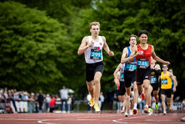 35. Internationales Läufermeeting; Pliezhausen, 17.05.2026 Auf der Ziellinie im 600m-Rennen (von links): Benedikt Haym (GER LG Filder) und Robin Gloor (SUI BTV Aarau Athletics); 35. Internationales Läufermeeting am 17.05.2026 im Schönbuchstadion in Pliezhausen (Baden-Württemberg). Copyright: xBEAUTIFULxSPORTS R.xSchmittx