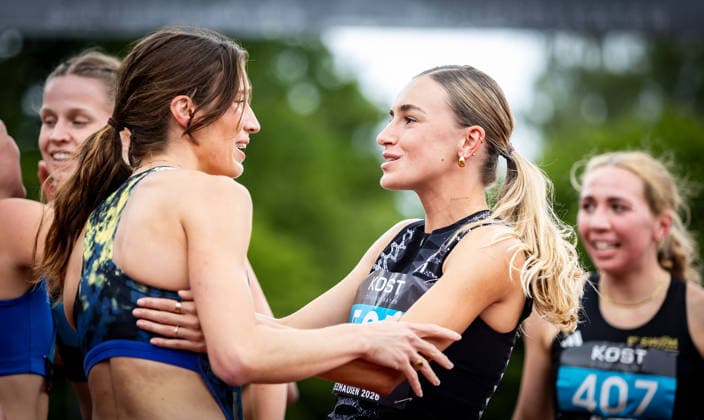 35. Internationales Läufermeeting; Pliezhausen, 17.05.2026 Freuen sich gemeinsam nach ihrem 1000m-Rennen: Lara Tortell (GER Athletics Team Karben) und Lilly Nägeli (SUI); 35. Internationales Läufermeeting am 17.05.2026 im Schönbuchstadion in Pliezhausen (Baden-Württemberg). Copyright: xBEAUTIFULxSPORTS R.xSchmittx