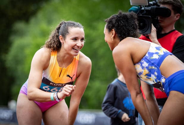 35. Internationales Läufermeeting; Pliezhausen, 17.05.2026 Rosina Schneider (GER TV Sulz) und Malaika Mihambo (GER LG Kurpfalz) nach ihrem 80m-Sprintrennen bei den Frauen; 35. Internationales Läufermeeting am 17.05.2026 im Schönbuchstadion in Pliezhausen (Baden-Württemberg). Copyright: xBEAUTIFULxSPORTS R.xSchmittx