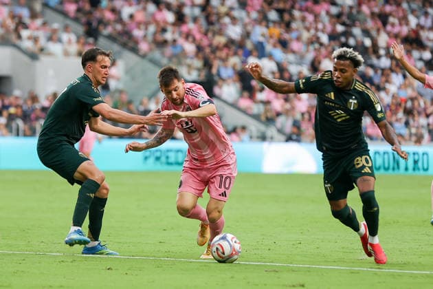 May 17, 2026, Miami, Florida, USA: Inter Miami forward Lionel Messi (10) controls the ball during a MLS, Fussball Herren, USA soccer match between Inter Miami CF and Portland Timbers at NU Stadium in Miami Soccer 2026: Inter Miami 2:0 Portland Timbers  - ZUMAa257 20260517_zsp_a257_001 Copyright: xChrisxArjoonx