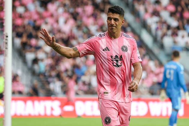 May 17, 2026, Miami, Florida, USA: Inter Miami forward Luis SuoÂ¡rez (9) waves to the supporters during a MLS, Fussball Herren, USA soccer match between Inter Miami CF and Portland Timbers at NU Stadium in Miami Soccer 2026: Inter Miami 2:0 Portland Timbers  - ZUMAa257 20260517_zsp_a257_008 Copyright: xChrisxArjoonx