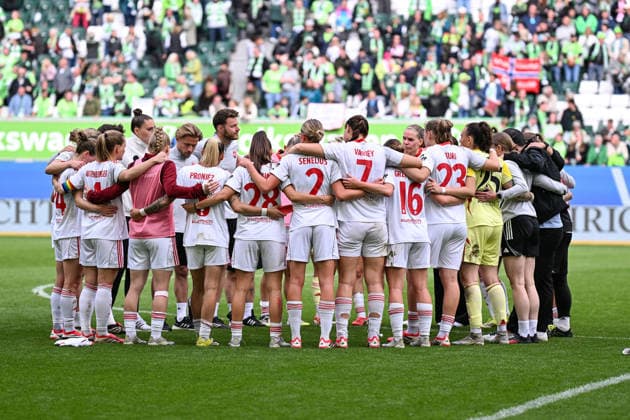 Fußball I Frauen I Saison 2025-2026 I Bundesliga I 26. Spieltag I VfL Wolfsburg - 1. FC Nürnberg I 17.05.2026 Spielerinnen vom 1. FC Nürnberg bilden nach Spielende einen Mannschaftskreis Wolfsburg Volkswagen Arena Niedersachsen Deutschland Copyright: xLobeca InesxHähnelx