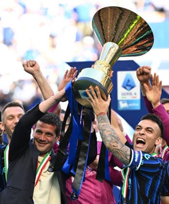 (260518) -- MILAN, May 18, 2026 -- Inter Milan s captain Lautaro Martinez (R) and head coach Cristian Chivu celebrate with the trophy after the Serie A football match between Inter Milan and Hellas Verona in Milan, Italy, May 17, 2026. (Photo by Xinhua) (SP)ITALY-MILAN-FOOTBALL-SERIE A-INTER MILAN VS HELLAS VERONA AugustoxCasasoli 