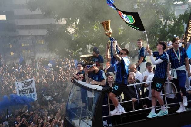 RECORD DATE NOT STATED IPA84799346 - Milan, Celebration of Inter Internazionale s 21st scudetto , team over Pullman in front of San Siro stadium  Copyright: xx xx 84799346  Copyright: xIMAGOx xIMAGO IndependentxPhotoxAgencyxInt.x 84799346