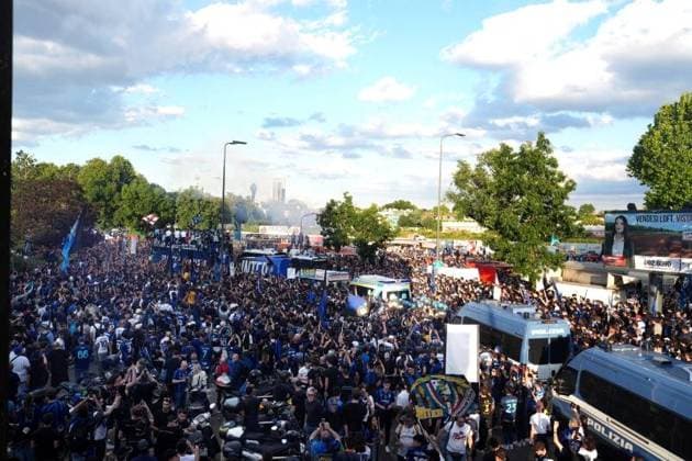 RECORD DATE NOT STATED IPA84799406 - Milan, Celebration of Inter Internazionale s 21st scudetto , team over Pullman in front of San Siro stadium  Copyright: xx xx 84799406  Copyright: xIMAGOx xIMAGO IndependentxPhotoxAgencyxInt.x 84799406