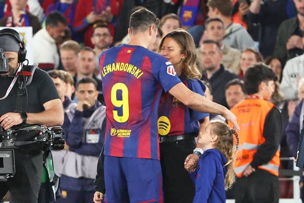 FC Barcelona, Barca v Real Betis Balompie - LaLiga EA Sports FC Barcelona s Robert Lewandowski with his family at the end of the match against Real Betis Balompie, corresponding to week 37 of LaLiga EA Sports, at the Spotify Camp Nou in Barcelona, Spain, on May 17, 2026. Barcelona Barcelona Spain  Copyright: xUrbanandsportx originalFilename:urbanandsport-fcbarcel260517_npypB.jpg