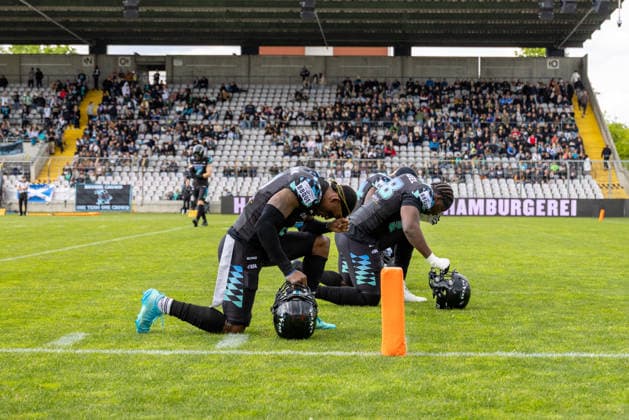 player beds Munich Ravens vs Raiders Tirol, American Football, European Football Alliance (EFA), Week 1, 2026, 17.05.2026, Munich Grünwalder Stadion Munich Germany Copyright: xFootxBowl BjörnxKeckerx