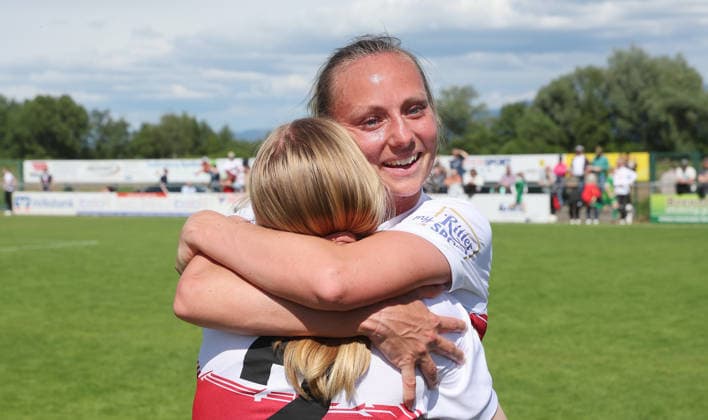 Sand , Fußball 2. Bundesliga , SC Sand vs. VfB Stuttgart Frauen , Meike Meßmer ( VfB )