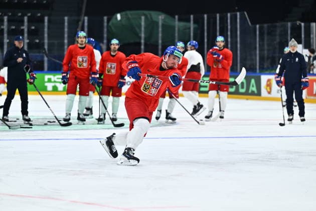 Jan Mandat attends Czech national Ice hockey, Eishockey team training session at the 2026 IIHF Ice Hockey World Championship, WM, Weltmeisterschaft in Fribourg, Switzerland, on May 18, 2026. (CTKxPhoto RadekxPetrasek) CTKPhotoP2026051803084  CTKPhotoP2026051803084