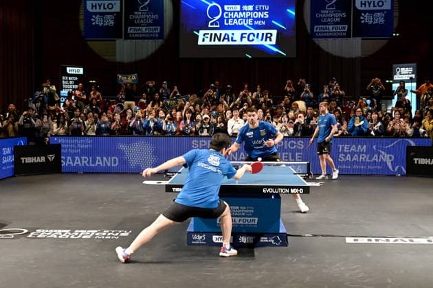 TT CL Hylo Final 4 Finale 1. FC Saarbrücken TT - Alliance Nimes - Montpellier am 17.05.2026 in der Saarlandhalle in Saarbrücken Hunderte Fans aus Asien sind gekommen um Fan Zhendong ( Saarbrücken ) zu sehen. Zu sehen Fan Zhendong ( Saarbrücken ), links links und Patrick Franziska ( Saarbrücken ), mitte, Truls Möregardh ( Saarbrücken ), rechts