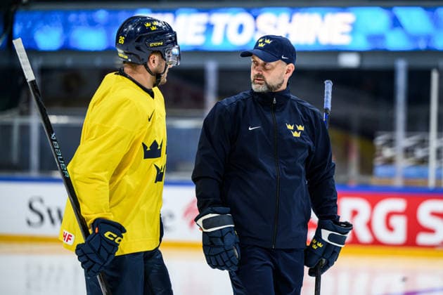 260518 Erik Brännström and Assistant coach Anders Sörensen of Sweden at a practice session during the 2026 IIHF Ice hockey, Eishockey World Championship, WM, Weltmeisterschaft on May 18, 2026 in Fribourg. Photo: Jesper Zerman BILDBYRAN kod JZ JZ0717 ishockey ice hockey ishockey-vm 2026 vm 2026 iihf world championship träning practice sverige sweden day 4 bbeng Copyright: JESPERxZERMAN BB260518JZ024