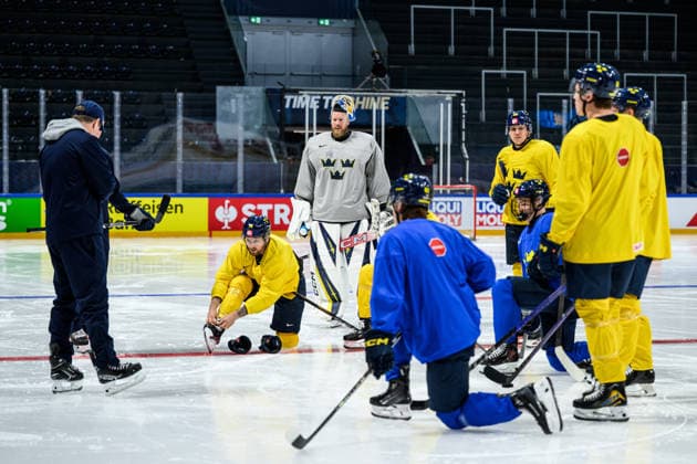 260518 Rasmus Asplund, goaltender Magnus Hellberg, Jakob Silfverberg and Viggo Björck of Sweden at a practice session during the 2026 IIHF Ice hockey, Eishockey World Championship, WM, Weltmeisterschaft on May 18, 2026 in Fribourg. Photo: Jesper Zerman BILDBYRAN kod JZ JZ0717 ishockey ice hockey ishockey-vm 2026 vm 2026 iihf world championship träning practice sverige sweden day 4 bbeng Copyright: JESPERxZERMAN BB260518JZ031