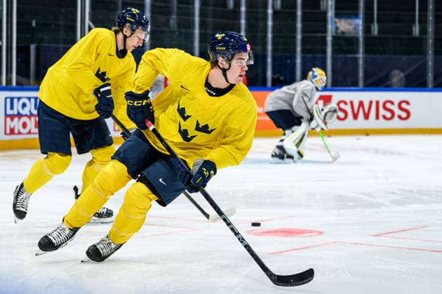 260518 Anton Frondell of Sweden at a practice session during the 2026 IIHF Ice hockey, Eishockey World Championship, WM, Weltmeisterschaft on May 18, 2026 in Fribourg. Photo: Jesper Zerman BILDBYRAN kod JZ JZ0717 ishockey ice hockey ishockey-vm 2026 vm 2026 iihf world championship träning practice sverige sweden day 4 bbeng Copyright: JESPERxZERMAN BB260518JZ038