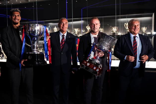 May 18, 2026, Barcelona, Barcelona, SPAIN: Ronald Araujo, Hansi Flick, Joan Laporta and Rafa Yuste, President of FC Barcelona, Barca during ceremony to present the championship trophies won by FC Barcelona in LaLiga EA Sports and the Spanish Super Cup, held at the club s museum on May 18, 2026 in Barcelona, Spain. Barcelona SPAIN - ZUMAa181 20260518_zaa_a181_008 Copyright: xJavierxBorregox
