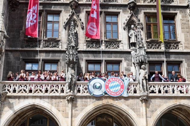 Das Team der FC Bayern Muenchen Frauen auf dem Rathaus-Balkon, GER, Empfang der FC Bayern Muenchen Frauen im Rathaus und Meisterfeier am Marienplatz, 18.05.2026, GER, Empfang der FC Bayern Muenchen Frauen im Rathaus und Meisterfeier am Marienplatz, 18.05.2026 Muenchen Copyright: xEibner-Pressefoto JennixMaulx EP_JML