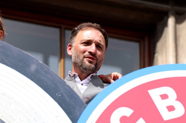 Fussball, Frauen, Bundesliga, Saison 2025 2026, FC Bayern München,Frauen, Doublefeier, Rathausbalkon, Marienplatz Jose Barcala, Trainer (FC Bayern München) auf dem Rathausbalkon