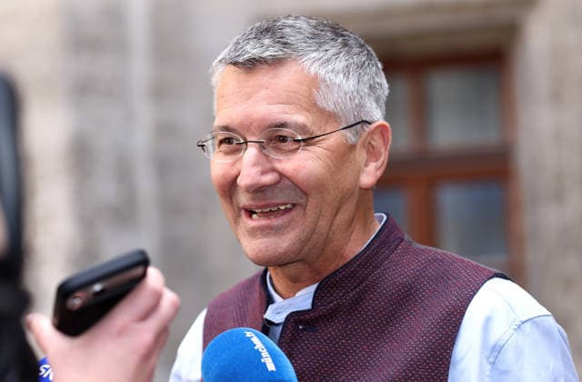 Fussball, Frauen, Bundesliga, Saison 2025 2026, FC Bayern München,Frauen, Doublefeier, Rathausbalkon, Marienplatz Herbert Hainer, Präsident (FC Bayern München) beim Interview