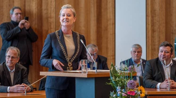 Empfang S04 in Gelsenkirchen ** NUR FÜR REDAKTIONELLE ZWECKE ** EDITORIAL USE ONLY **<p>Oberbürgermeisterin Andrea Henze (SPD) Empfang Schalke 04 Vertreter bei Oberbürgermeisterin Andrea Henze (SPD) am Dienstag, 20. Mai 2025 im Hans-Sachs-Haus in Gelsenkirchen.¨ Deutschland NRW Gelsenkirchen Copyright: ChristophxWojtyczka