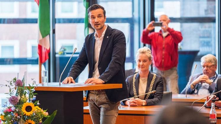 Empfang S04 in Gelsenkirchen ** NUR FÜR REDAKTIONELLE ZWECKE ** EDITORIAL USE ONLY **<p>Matthias Tillmann Empfang Schalke 04 Vertreter bei Oberbürgermeisterin Andrea Henze (SPD) am Dienstag, 20. Mai 2025 im Hans-Sachs-Haus in Gelsenkirchen.¨ Deutschland NRW Gelsenkirchen Copyright: ChristophxWojtyczka