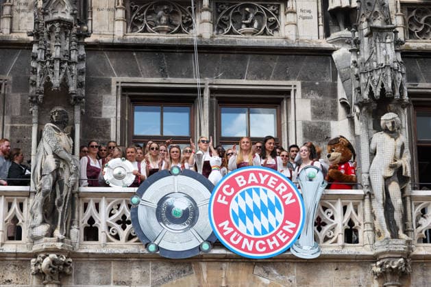 Das Team der FC Bayern Muenchen Frauen auf dem Rathaus-Balkon, GER, Empfang der FC Bayern Muenchen Frauen im Rathaus und Meisterfeier am Marienplatz, 18.05.2026, GER, Empfang der FC Bayern Muenchen Frauen im Rathaus und Meisterfeier am Marienplatz, 18.05.2026 Muenchen Copyright: xEibner-Pressefoto JennixMaulx EP_JML
