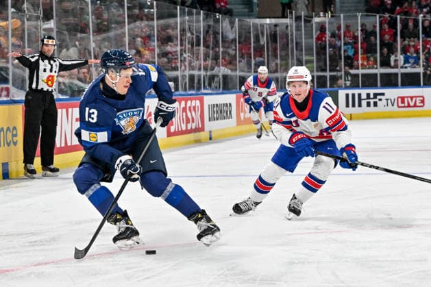 ZURICH, SWITZERLAND - MAY 18: Jesse Puljujarvi of Finland in action against Oliver Moore of United States during the 2026 IIHF Ice hockey, Eishockey World Championship, WM, Weltmeisterschaft Switzerland game between Finland and USA at Swiss Life Arena on May 18, 2026 in Zurich, Zurich. Zurich Swiss Life Arena Zurich Switzerland Copyright: xJustPictures.ch AndreaxBrancax jp-en-EuSpIm-JP7_ANB_Fin_USA_18052026_8824