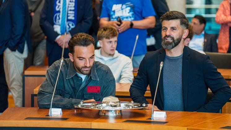 Empfang S04 in Gelsenkirchen ** Kenan Karaman und Miron Muslic NUR FÜR REDAKTIONELLE ZWECKE ** EDITORIAL USE ONLY **<p>Empfang Schalke 04 Vertreter bei Oberbürgermeisterin Andrea Henze (SPD) am Dienstag, 20. Mai 2025 im Hans-Sachs-Haus in Gelsenkirchen.¨ Deutschland NRW Gelsenkirchen Copyright: ChristophxWojtyczka