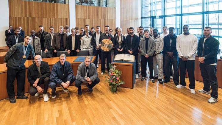 Empfang S04 in Gelsenkirchen ** NUR FÜR REDAKTIONELLE ZWECKE ** EDITORIAL USE ONLY **<p>Empfang Schalke 04 Vertreter bei Oberbürgermeisterin Andrea Henze (SPD) am Dienstag, 20. Mai 2025 im Hans-Sachs-Haus in Gelsenkirchen.¨ Deutschland NRW Gelsenkirchen Copyright: ChristophxWojtyczka