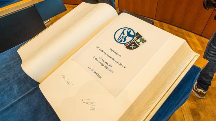 Empfang S04 in Gelsenkirchen ** NUR FÜR REDAKTIONELLE ZWECKE ** EDITORIAL USE ONLY **<p>Empfang Schalke 04 Vertreter bei Oberbürgermeisterin Andrea Henze (SPD) am Dienstag, 20. Mai 2025 im Hans-Sachs-Haus in Gelsenkirchen.¨ Deutschland NRW Gelsenkirchen Copyright: ChristophxWojtyczka