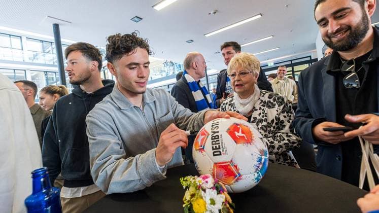 Empfang S04 in Gelsenkirchen ** NUR FÜR REDAKTIONELLE ZWECKE ** EDITORIAL USE ONLY **<p>Empfang Schalke 04 Vertreter bei Oberbürgermeisterin Andrea Henze (SPD) am Dienstag, 20. Mai 2025 im Hans-Sachs-Haus in Gelsenkirchen.¨ Deutschland NRW Gelsenkirchen Copyright: ChristophxWojtyczka