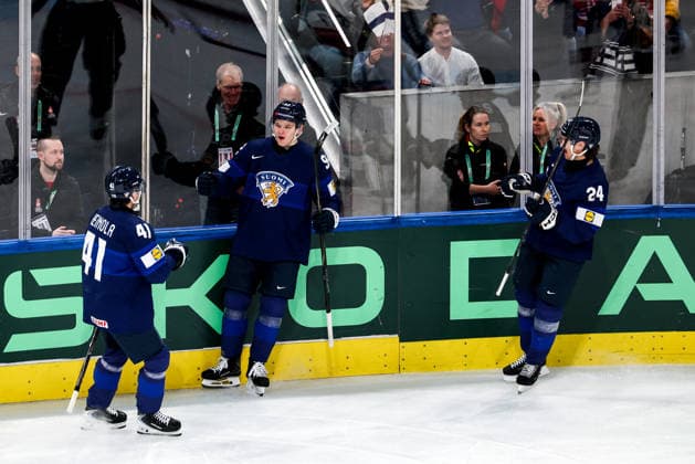 Ice hockey, Eishockey - IIHF WC 2026 ZURICH,SWITZERLAND,18.MAY.26 - ICE HOCKEY - IIHF Ice Hockey World Championship, WM, Weltmeisterschaft 2026, group stage, Finland vs USA. Image shows the rejoicing of Ville Heinola, Lenni Hameenaho and Hannes Bjorninen (FIN).  GEPAxpictures xMaticxKlansek