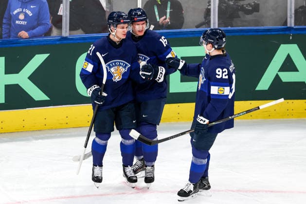 Ice hockey, Eishockey - IIHF WC 2026 ZURICH,SWITZERLAND,18.MAY.26 - ICE HOCKEY - IIHF Ice Hockey World Championship, WM, Weltmeisterschaft 2026, group stage, Finland vs USA. Image shows the rejoicing of Patrik Puistola, Anton Lundell and Lenni Hameenaho (FIN).  GEPAxpictures xMaticxKlansek