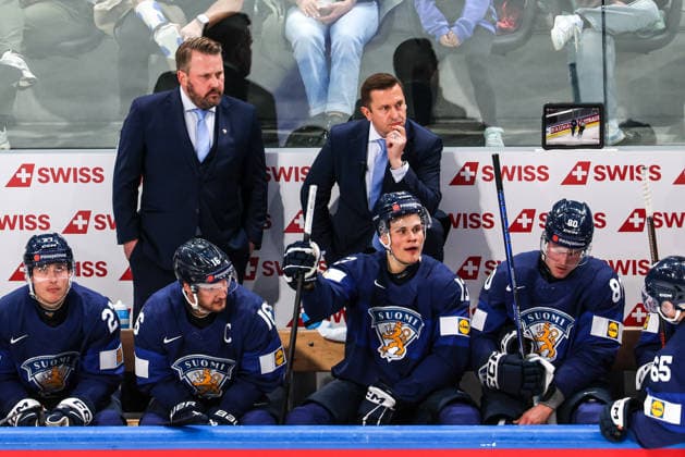 Ice hockey, Eishockey - IIHF WC 2026 ZURICH,SWITZERLAND,18.MAY.26 - ICE HOCKEY - IIHF Ice Hockey World Championship, WM, Weltmeisterschaft 2026, group stage, Finland vs USA. Image shows head coach Antti Pennanen (FIN). Keywords: bench.  GEPAxpictures xMaticxKlansek