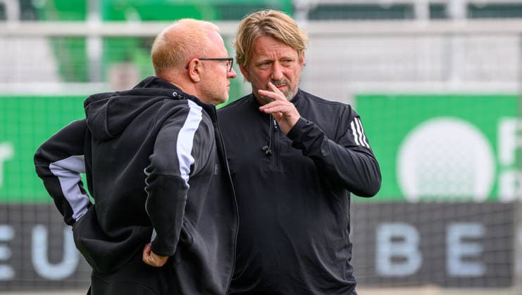 17.05.2026 - Fussball - Saison 2025 2026 - 2. Fussball - Bundesliga - 34. Spieltag: SpVgg Greuther Fürth ( Kleeblatt ) - Fortuna Düsseldorf - Sportfoto Zink MeZi - xmexzix - DFL regulations prohibit any use of photographs as image sequences and or quasi-video - only for editorial use - Heiko Vogel ( Trainer SpVgg Greuther Fürth ) Sven Mislintat (Vorstand Fußball & Entwicklung, Kommunikation und CSR - Fortuna Düsseldorf F95 ) *** 17 05 2026 Soccer Season 2025 2026 2 Soccer Bundesliga 34 Matchday SpVgg Greuther Fürth Kleeblatt Fortuna Düsseldorf Sportfoto Zink MeZi xmexzix DFL regulations prohibit any use of photographs as image sequences and or quasi video only for editorial use Heiko Vogel Trainer SpVgg Greuther Fürth Sven Mislintat Board Member Soccer Development, Communication and CSR Fortuna Düsseldorf F95