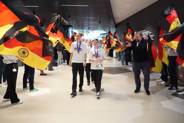 Laura Dafinger (Deutschland U17, U 17 bringt den Pokal und das Team in den DFB Campus zum Empfang der Europameisterinnen - Frankfurt 18.05.2026: Empfang der U17-Europameisterinnen im DFB-Campus