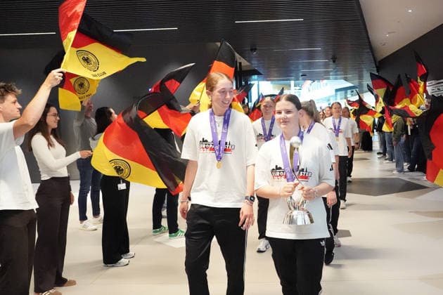 Laura Dafinger (Deutschland U17, U 17 bringt den Pokal und das Team in den DFB Campus zum Empfang der Europameisterinnen - Frankfurt 18.05.2026: Empfang der U17-Europameisterinnen im DFB-Campus