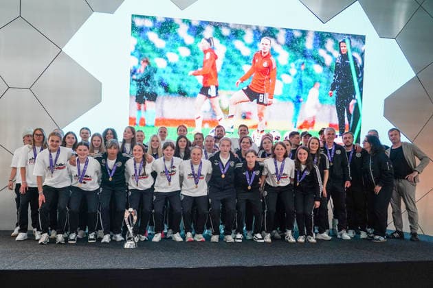 U17, U 17 Juniorinnen Nationalmannschaft feiert den Europameistertitel auf der Bühne des DFB-Campus - Frankfurt 18.05.2026: Empfang der U17-Europameisterinnen im DFB-Campus
