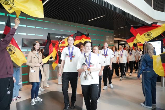 Laura Dafinger (Deutschland U17, U 17 bringt den Pokal und das Team in den DFB Campus zum Empfang der Europameisterinnen - Frankfurt 18.05.2026: Empfang der U17-Europameisterinnen im DFB-Campus