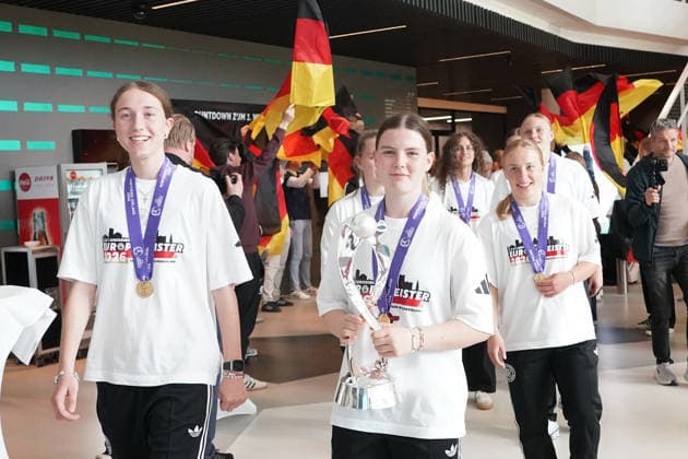 Laura Dafinger (Deutschland U17, U 17 bringt den Pokal und das Team in den DFB Campus zum Empfang der Europameisterinnen - Frankfurt 18.05.2026: Empfang der U17-Europameisterinnen im DFB-Campus