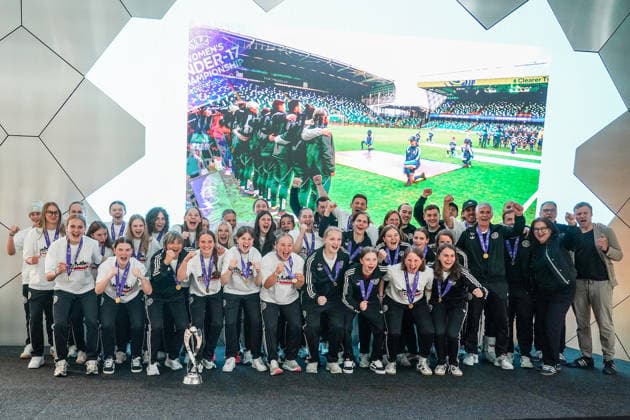 U17, U 17 Juniorinnen Nationalmannschaft feiert den Europameistertitel auf der Bühne des DFB-Campus - Frankfurt 18.05.2026: Empfang der U17-Europameisterinnen im DFB-Campus