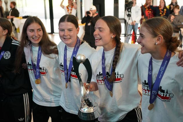 U17, U 17 Juniorinnen Nationalmannschaft feiert den Europameistertitel auf der Bühne des DFB-Campus - Frankfurt 18.05.2026: Empfang der U17-Europameisterinnen im DFB-Campus